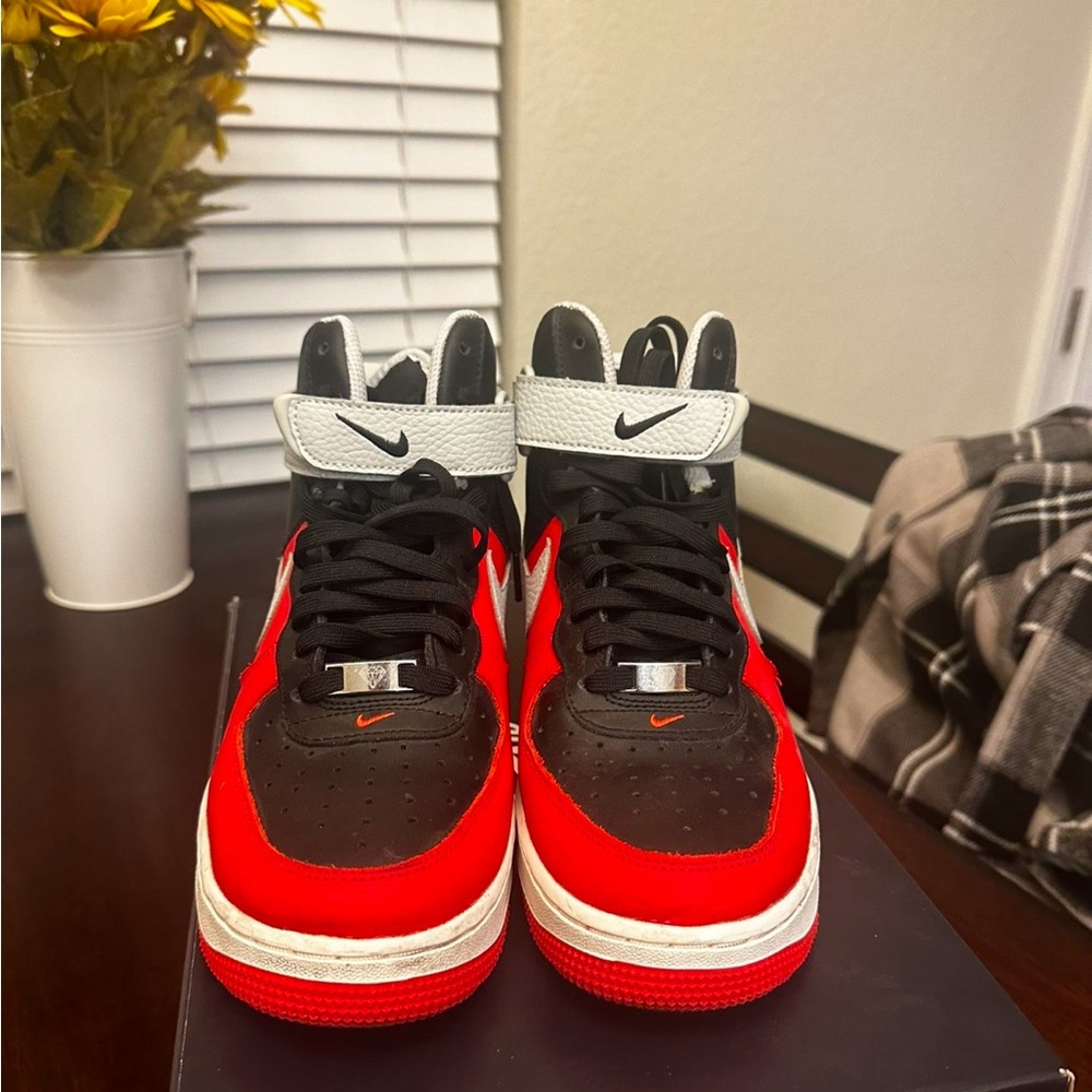 Men Nike Air Force 1 High 07 - Great Condition- size 8